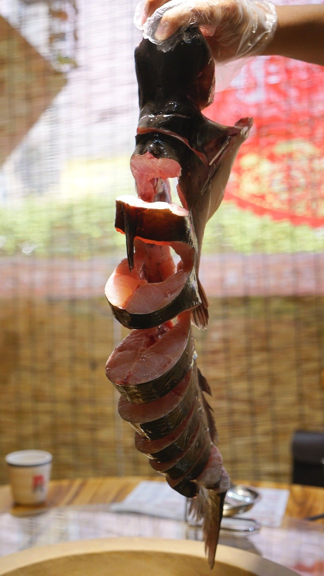 草帽当锅盖的石锅鱼,草帽蒸汽石锅鱼