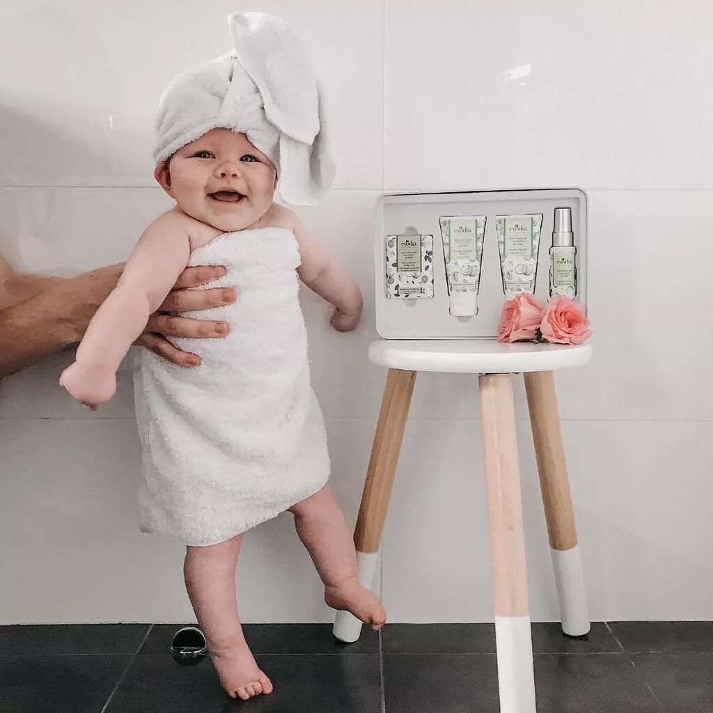 天天给小孩洗澡为什么还臭,天天给孩子洗澡会造成湿气重吗