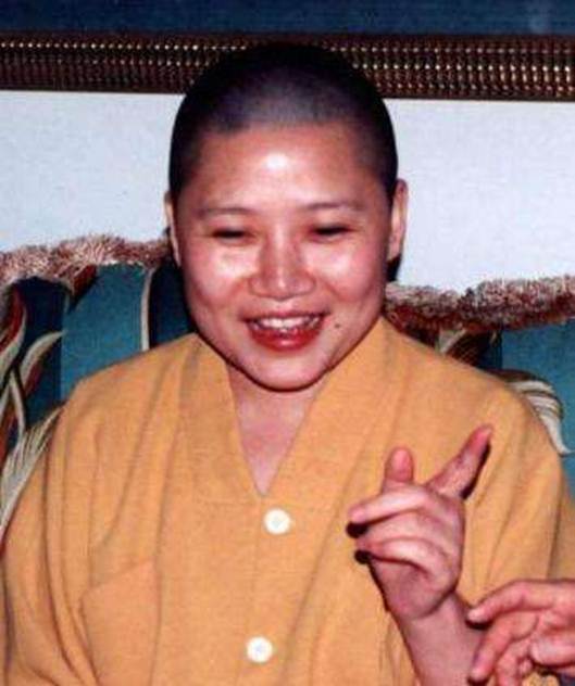 还记得唱《青藏高原》的李娜吗在最红的时候出家原因曝光太感人