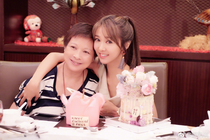 薛凯琪伴娘图,薛凯琪当过谁的伴娘