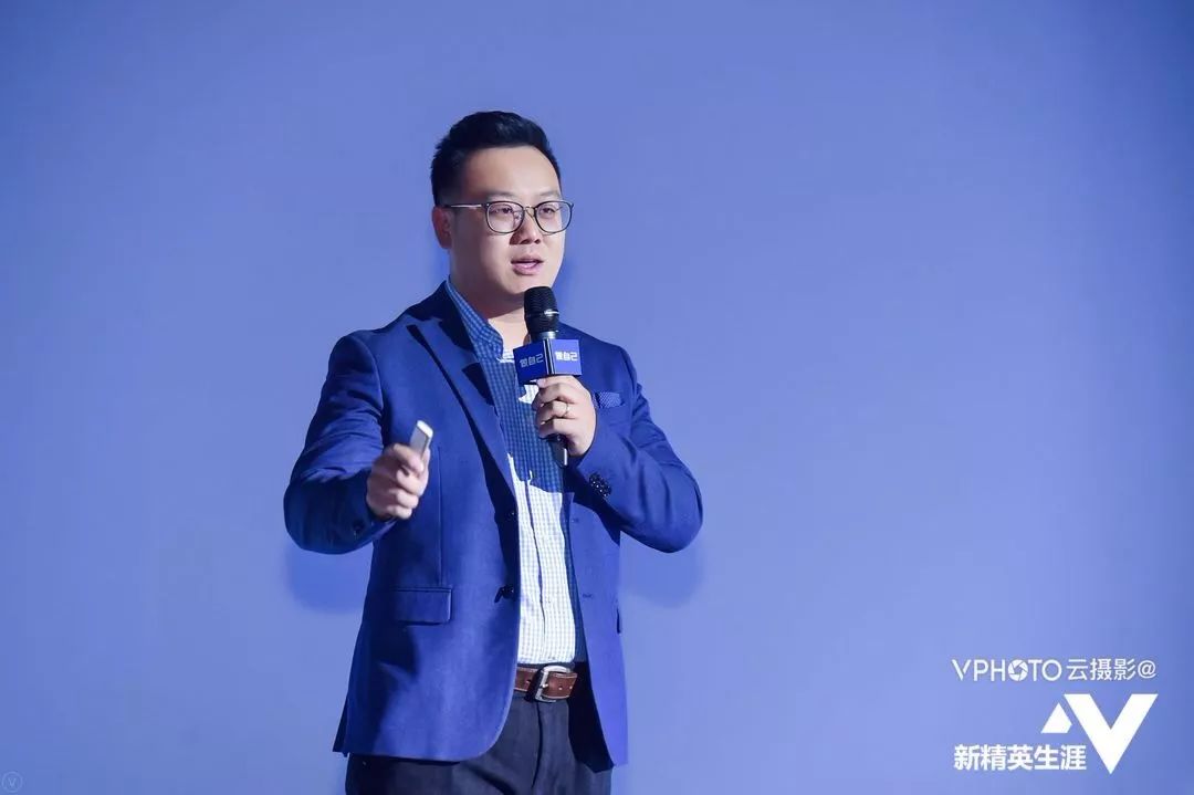 卷毛佟的吸粉秘籍：每天只刷2小时抖音，如何获得200w粉丝？