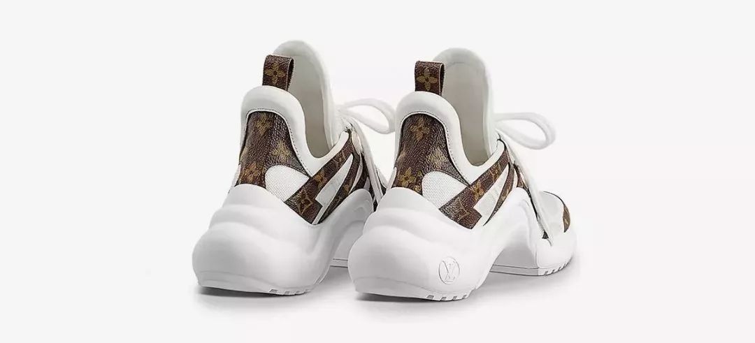 一辈子不穿运动鞋,不买双运动鞋总感觉自己老了