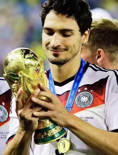 世界公认的天之骄子有哪些,世界足坛十大黄金一代阵容