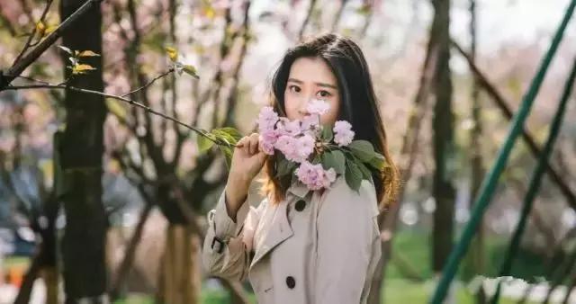 有人问你在上班吗怎么幽默回复,金牛说工作刚忙完怎么回