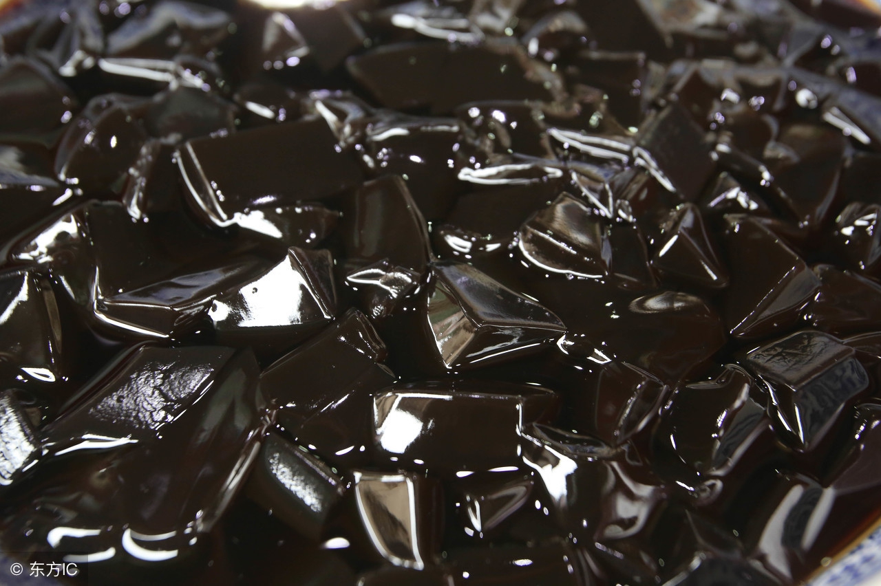 美食夏季解暑龟苓膏制作视频,清凉解暑台式烧仙草龟苓膏