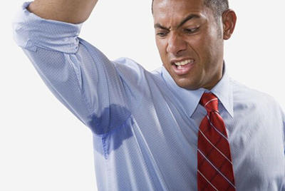 你身上的酸臭味,赶走了所有靠近的女生!