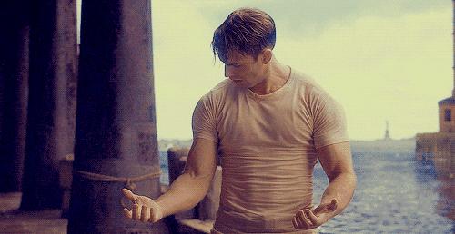 因性感胸肌，被黑粉称“甜心大胸”，美队凭什么成为复联老大？