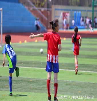 正青春热血足球少年点燃绿茵赛场,足球少年点燃绿茵场