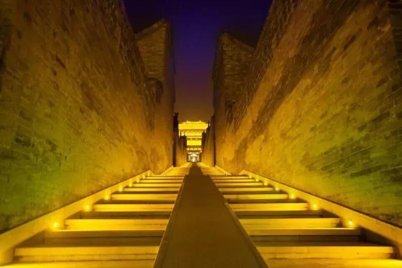 宕囧畞鍙ゅ牎澶滄櫙,宕囧畞鍙ゅ牎