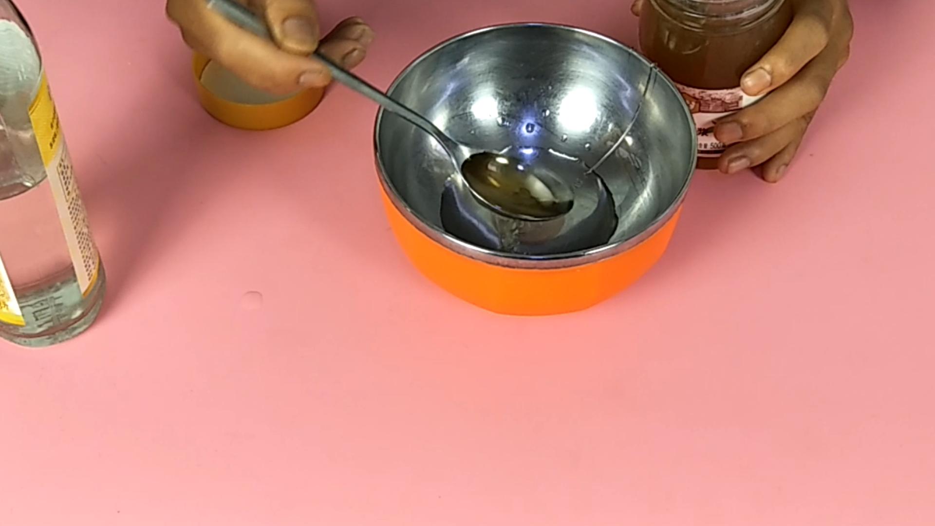 把白醋和蜂蜜放一起,蜂蜜和白醋一起兑开水喝功效