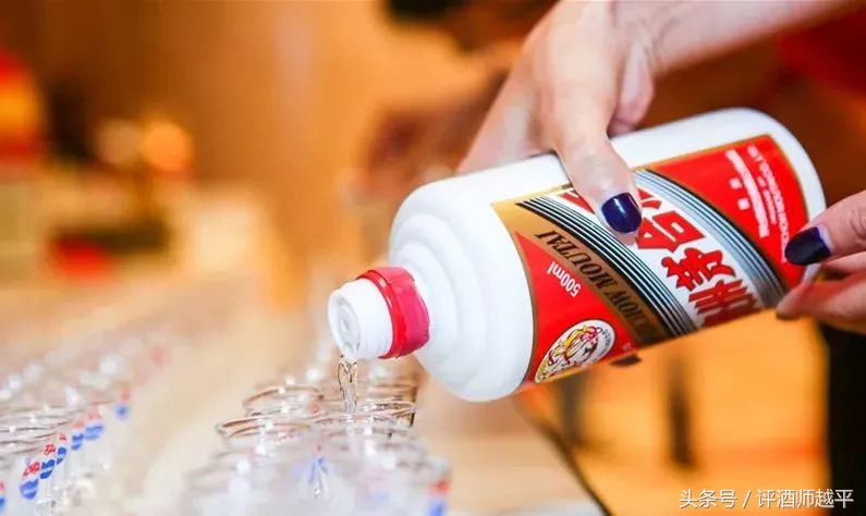 茅台酒刚开倒不出酒了怎么回事,茅台酒喝到一半倒不出怎么回事