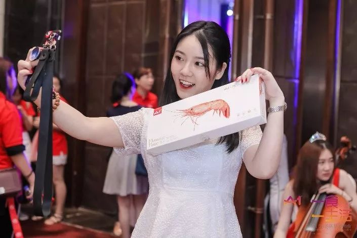 资本大佬和明星的晚会,资本大佬闪亮登场