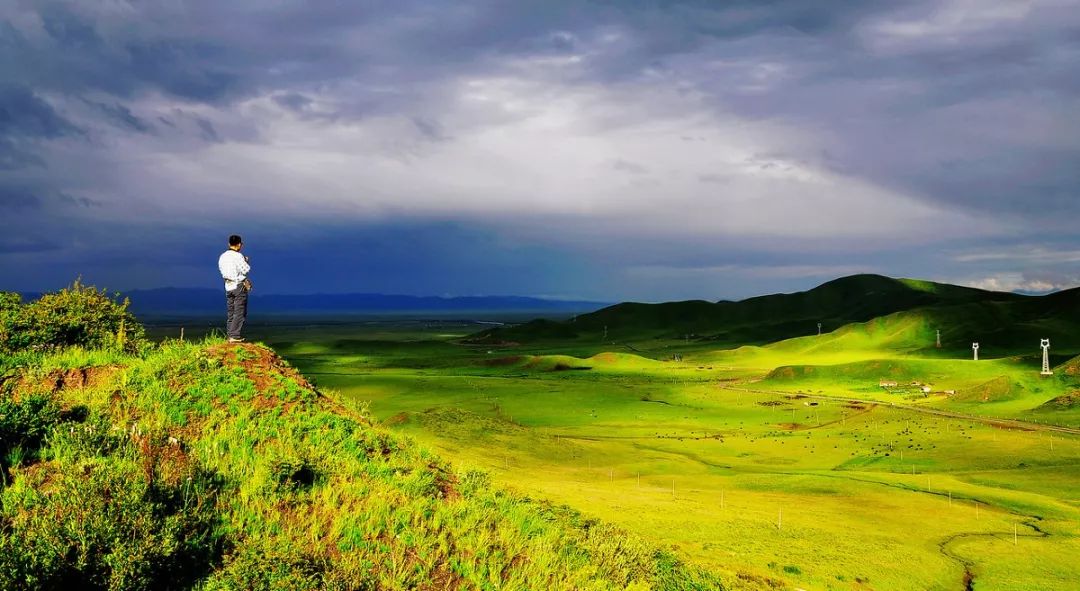 连绵的群山、广袤的草原、蜿蜒的河流……它就是独一无二的若尔盖
