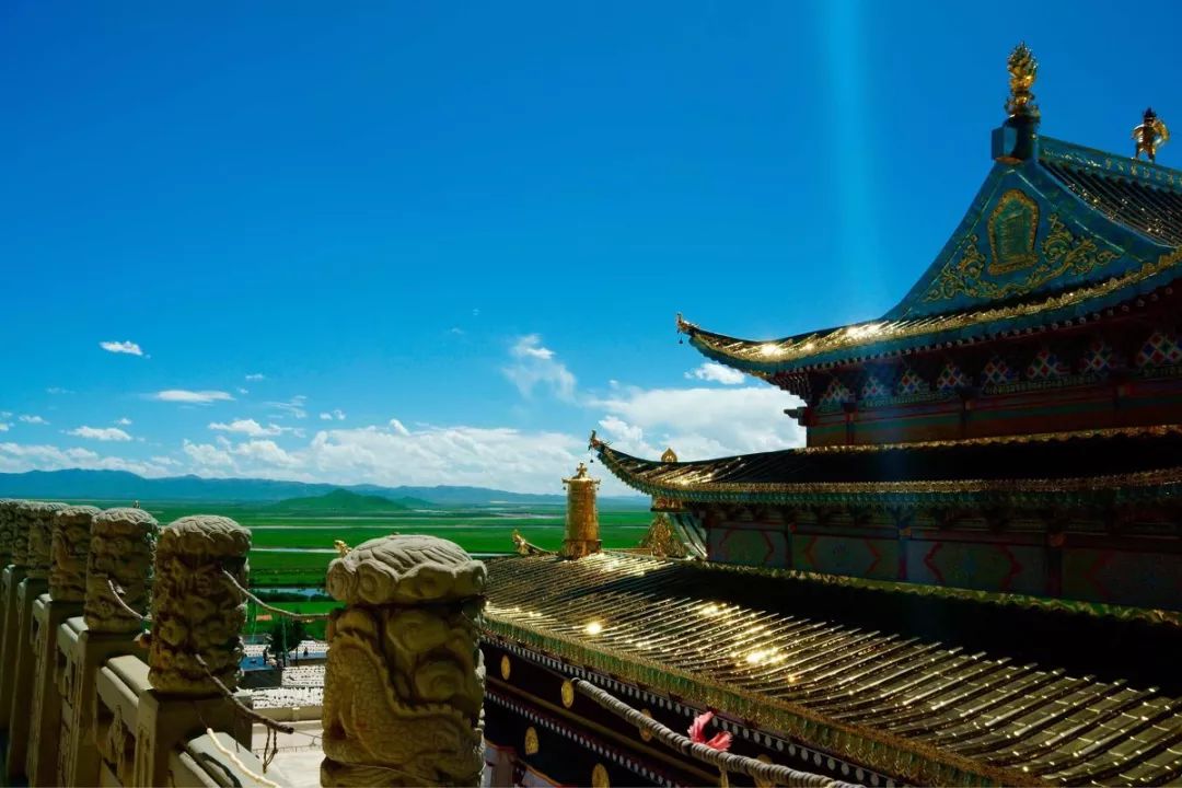 连绵的群山、广袤的草原、蜿蜒的河流……它就是独一无二的若尔盖