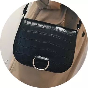 流行什么款式的包包又实用,今年流行大包包还是小包包