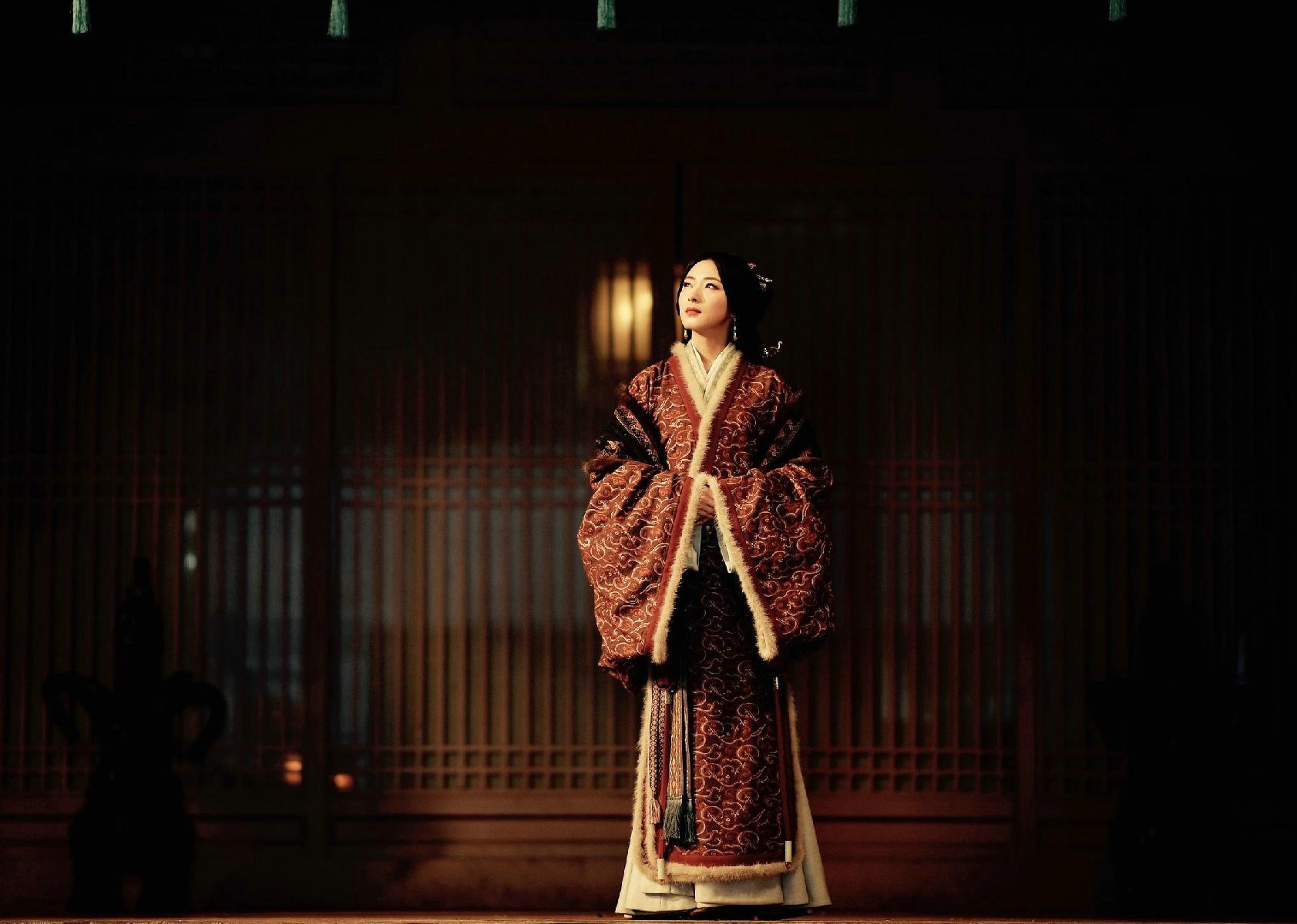 汉献帝皇后伏寿被曹操赐死,曹操为什么要杀死给他盖被子的人