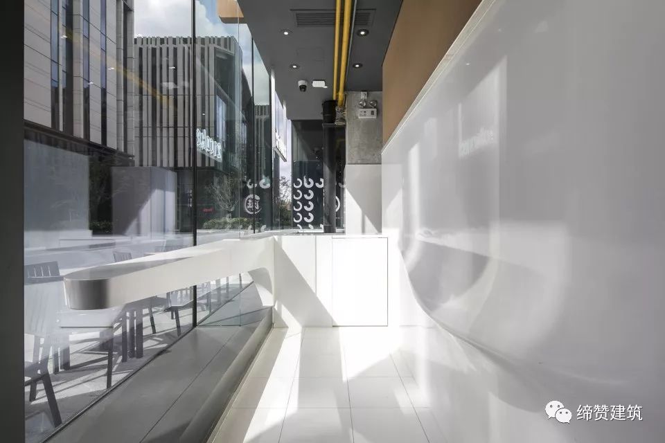 「佳作鉴赏」21Cake首家线*体下**验店-上海复兴SOHO店