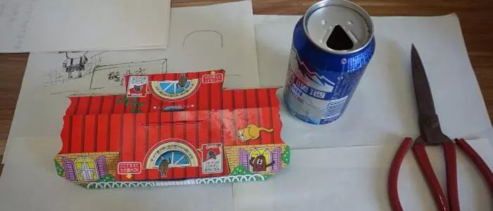 我竟然给蟑螂买了一套房子并请它喝了一罐哈尔滨？