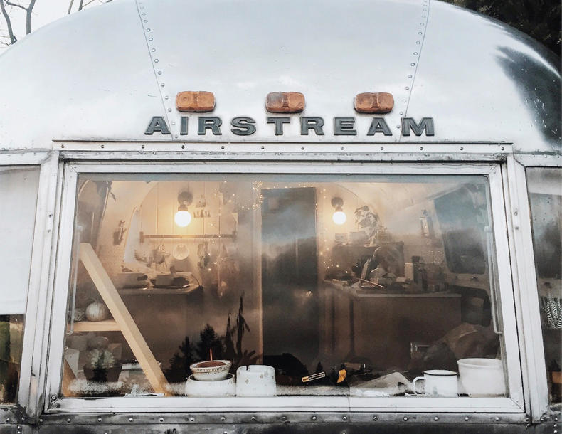 废旧拖车大变身，看小两口造出一个北欧家