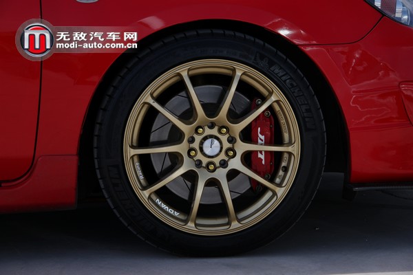 这个聚会里面没有一辆合法的车！