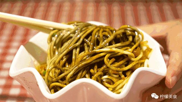 这家店很“丑”,还有一碗脏脏面