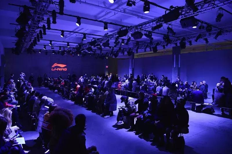 以后装逼就说我穿李宁的时候，你还在穿阿迪耐克