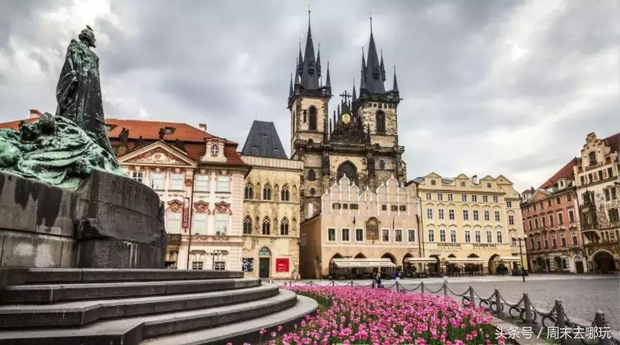 去了夏威夷才知道女人不用穿bra,去了斐济才知道,男人不爱穿裤子