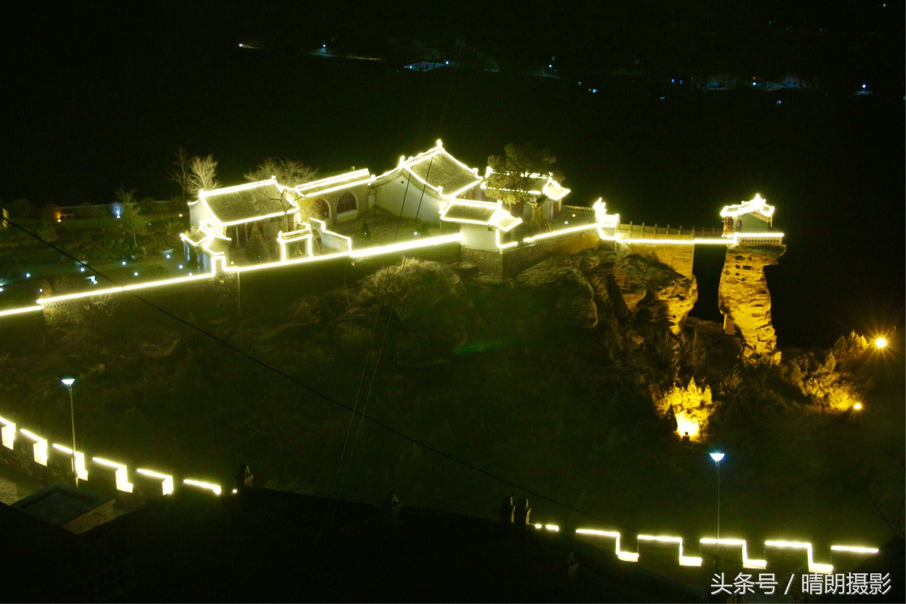 夜幕下的山村美景,夜色下的山城美景