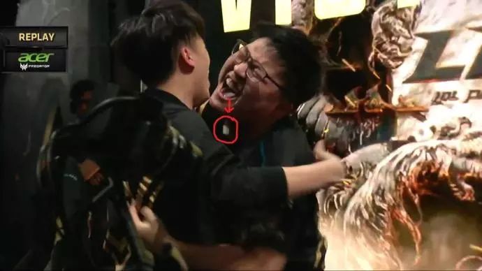 “CNMOBABESTMOBA”之夜，一路走来的两位MVP