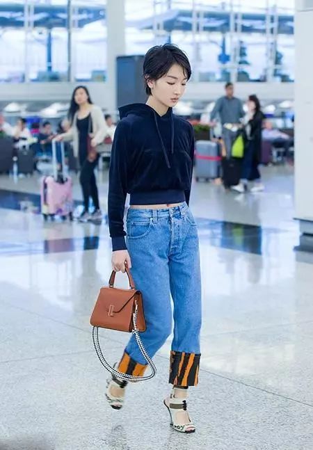 周冬雨蜡像上海杜莎巡展,周冬雨蜡像衣服