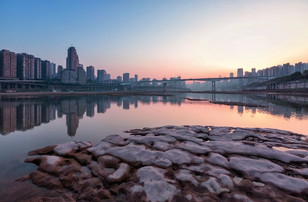 重庆夜景真的比香港好看吗,重庆夜景为什么比香港还繁华