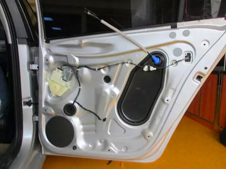 桑塔纳音响改装4个最佳方案,桑塔纳手动风尚版音响改装4喇叭