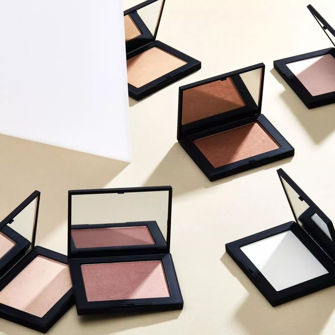 这个牌子出什么都火到断货，女生必须入一个