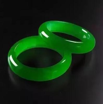 北京清代老翡翠手镯,翡翠手镯成色与价格