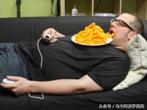 看准现代人的懒惰！女生“代客剥虾”月入五位数