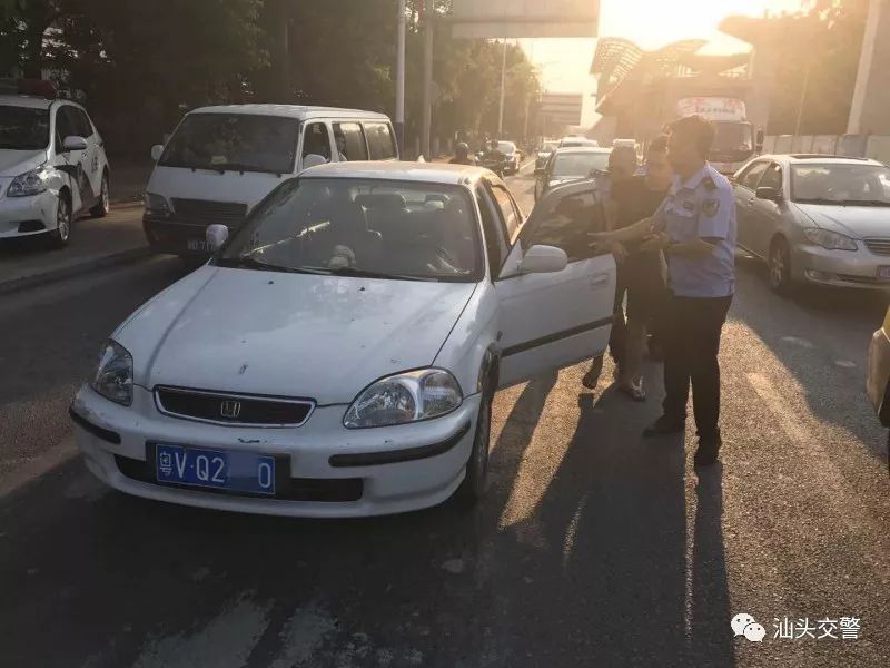 可怕！“坑爹”小伙套用父亲车辆号牌，无驾照开未检验车辆上路，结果……