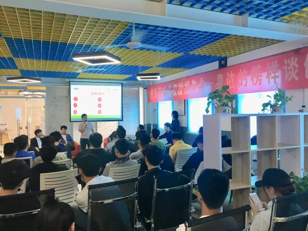 身边的榜样谈创业—创业英雄进校园报告会圆满举行