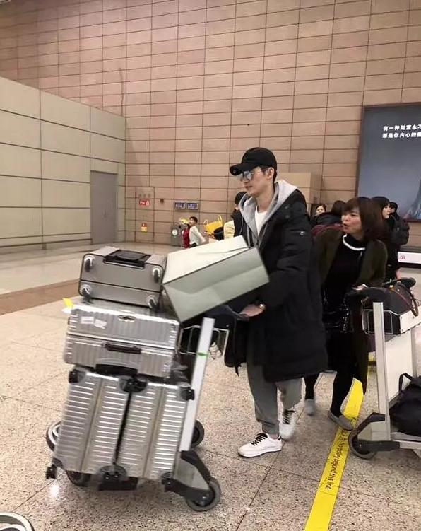 白敬亭自带道具的综艺,白敬亭张翰