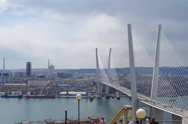 中俄兴凯湖马拉松之夜篮球视频,中俄友谊之桥