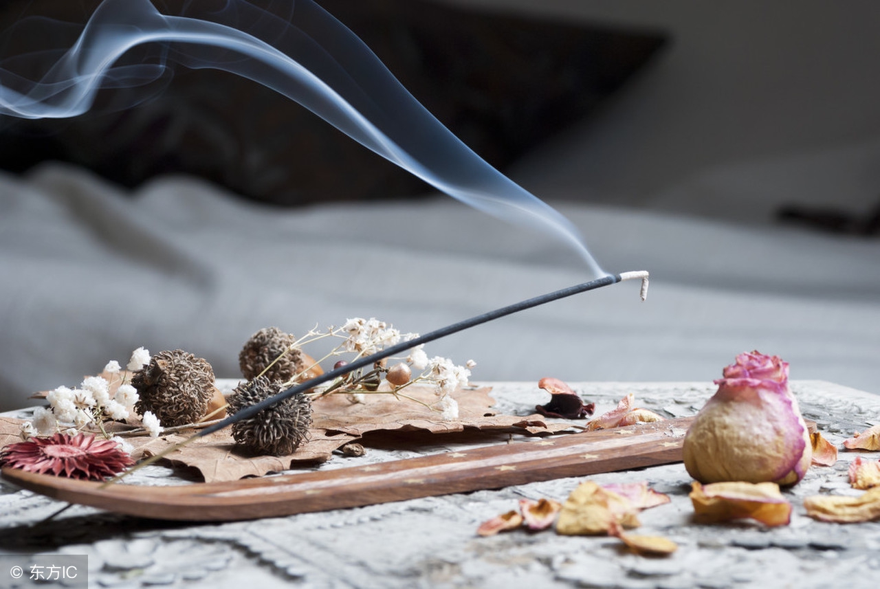 上香正确叩拜姿势视频,进寺庙拜佛怎样叩拜是正确的