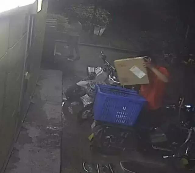 如何凭取件码到快递站取包裹,取快递取件码会发短信吗