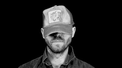 想要帽子戴的帅,清洁必须得跟上