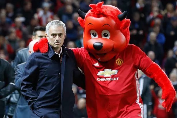 巴西4400万铁腰这特点吸引曼联！身高不足一米七，组织力征服穆帅