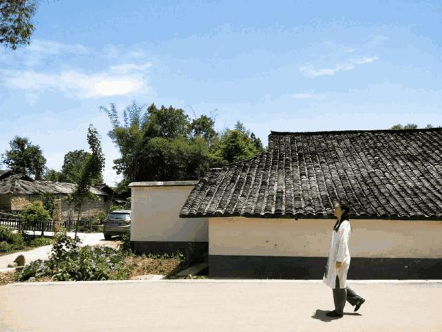 我去了成都向西50里的桃源村,朋友问我是不是去了日本?