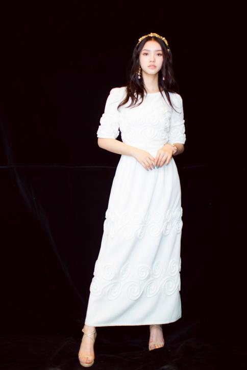 月薪2千也能穿出月薪2万的高级感，你最想看的小白裙来了