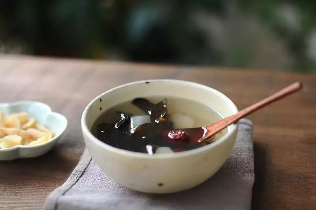 夏天喘不过气呼吸困难是怎么回事,夏天感觉呼吸不顺畅像缺氧