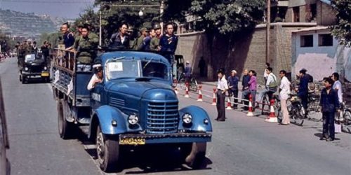 张君为何从善良少年沦为悍匪，他的高中老师说了一句话，揭开谜底