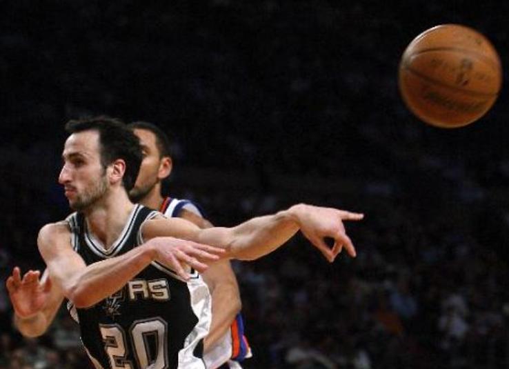 nba历史最骚过人,nba2kol马努吉诺比利经典版ssr