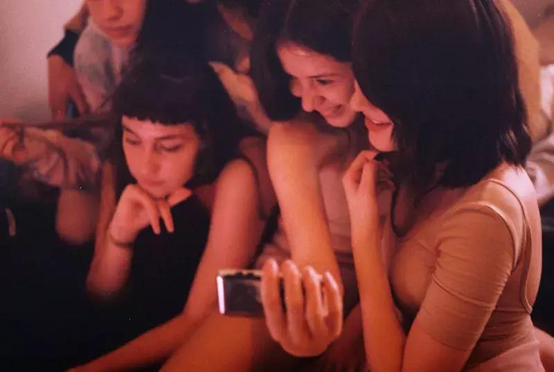 拍腿、拍bra、拍裸照,一个放飞自我的女孩