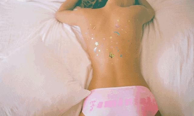 拍腿、拍bra、拍裸照,一个放飞自我的女孩